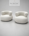 Elegant designer loungestol i luksuriøst stof til stue eller lounge