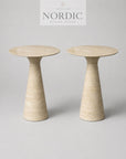 Elegant konisk sidebord i eksklusiv travertin