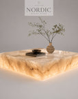 Luma sofabord i amber onyx med integreret belysning til eksklusiv stue og lounge