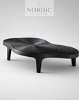 Design sofabord i organisk form i sort asketræ til stilfuld stue eller lounge