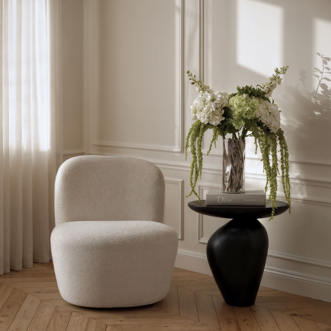 Eksklusivt sort designer sidebord Obsidia til moderne indretning