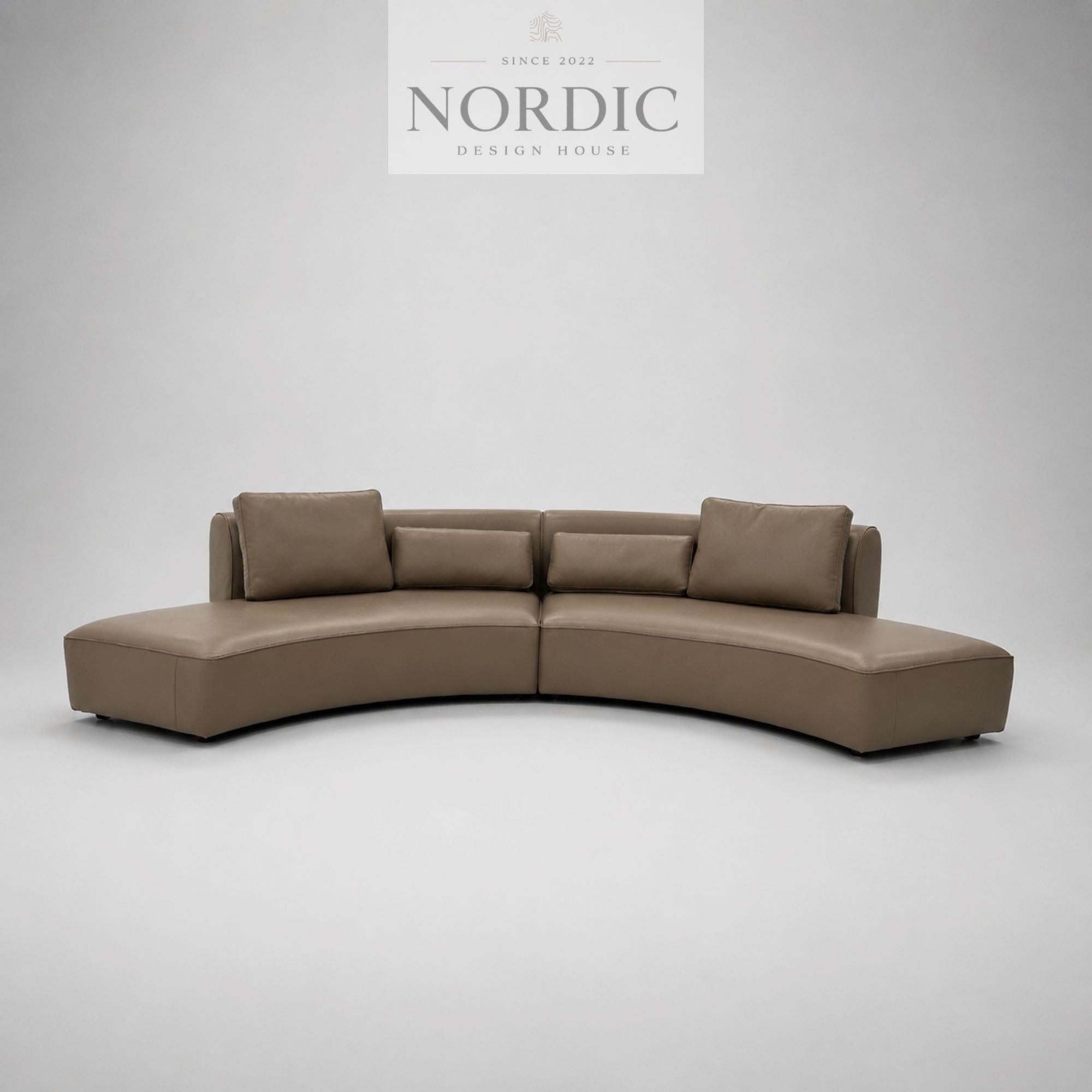 Elegant designsofa Arc i ægte læder med eksklusivt og moderne design