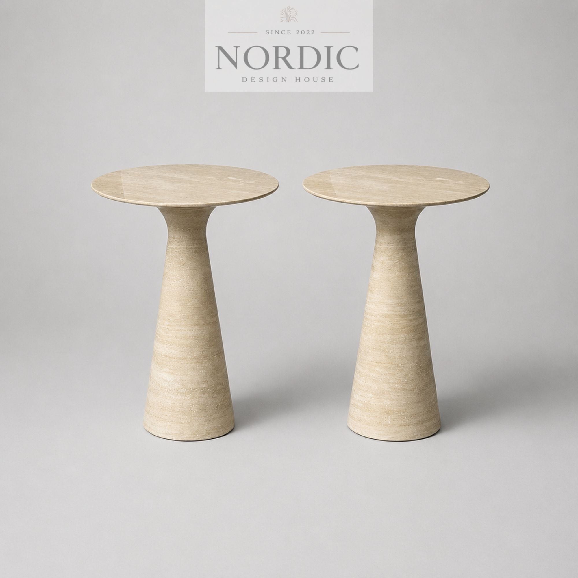 Elegant konisk sidebord i eksklusiv travertin