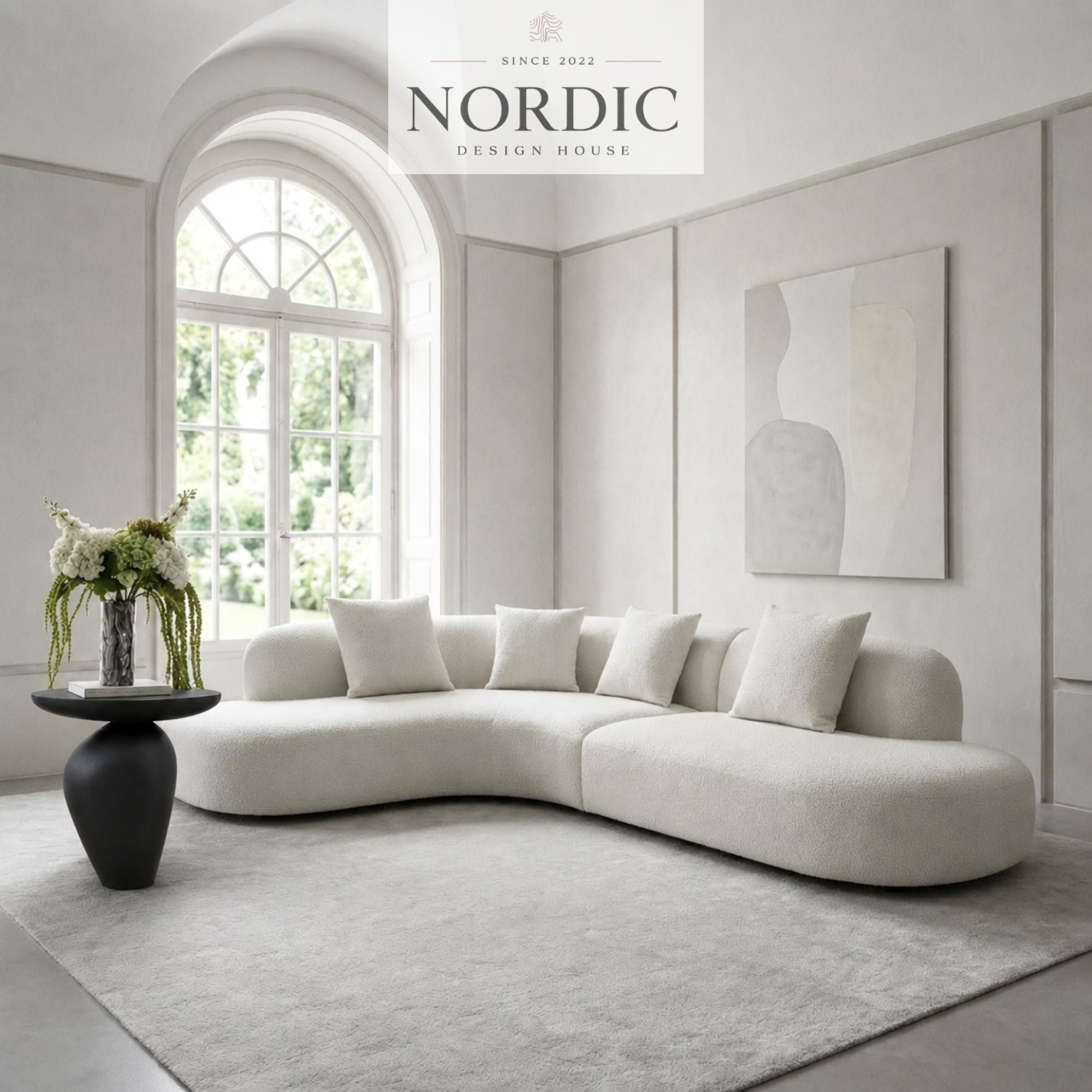 Luksuriøst sort sidebord Obsidia med tidløst design og skulpturel silhuet
